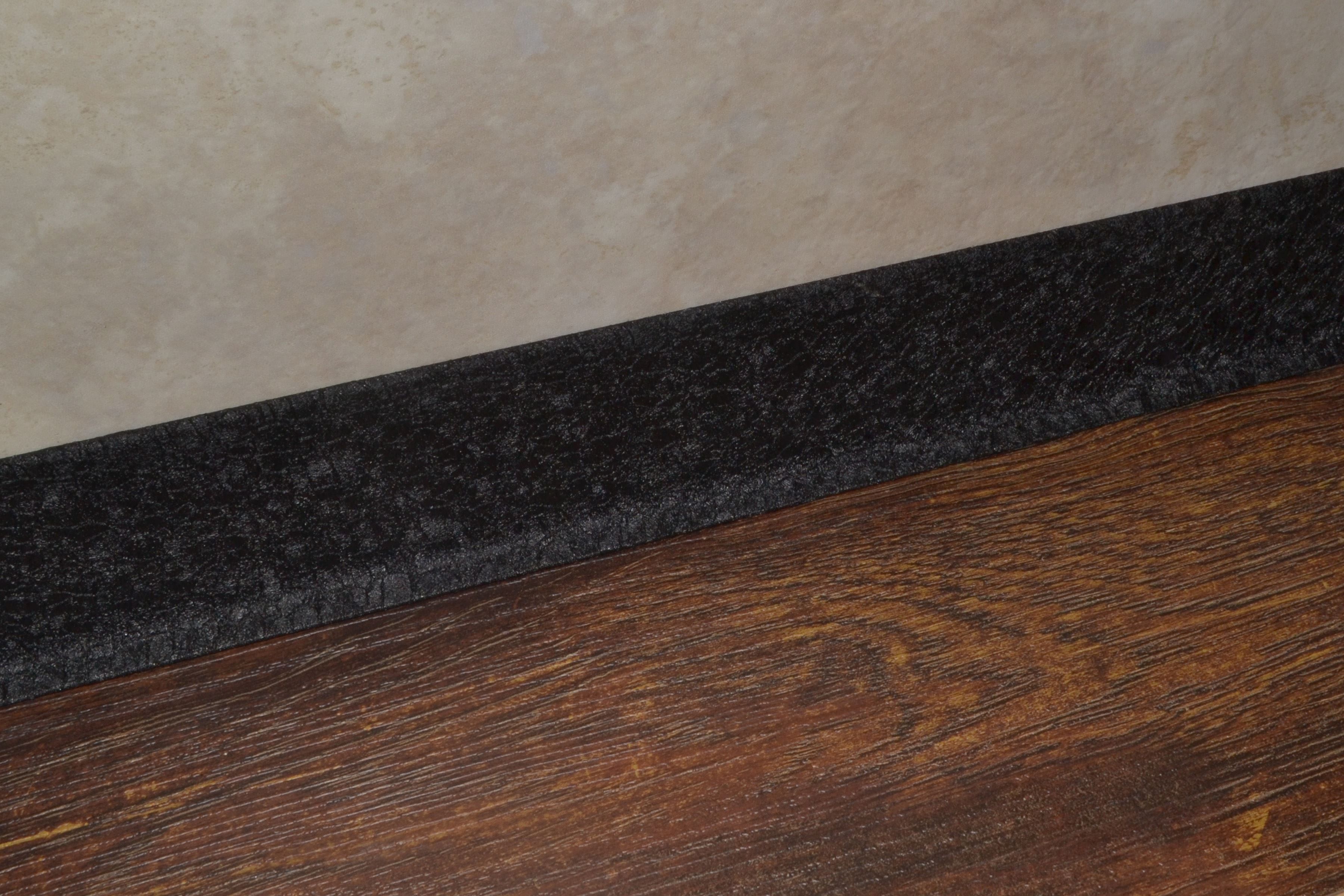 Плинтус алюминиевый L-образный текстура кожи черная (2500*11*60 мм) — купить в Иркутске