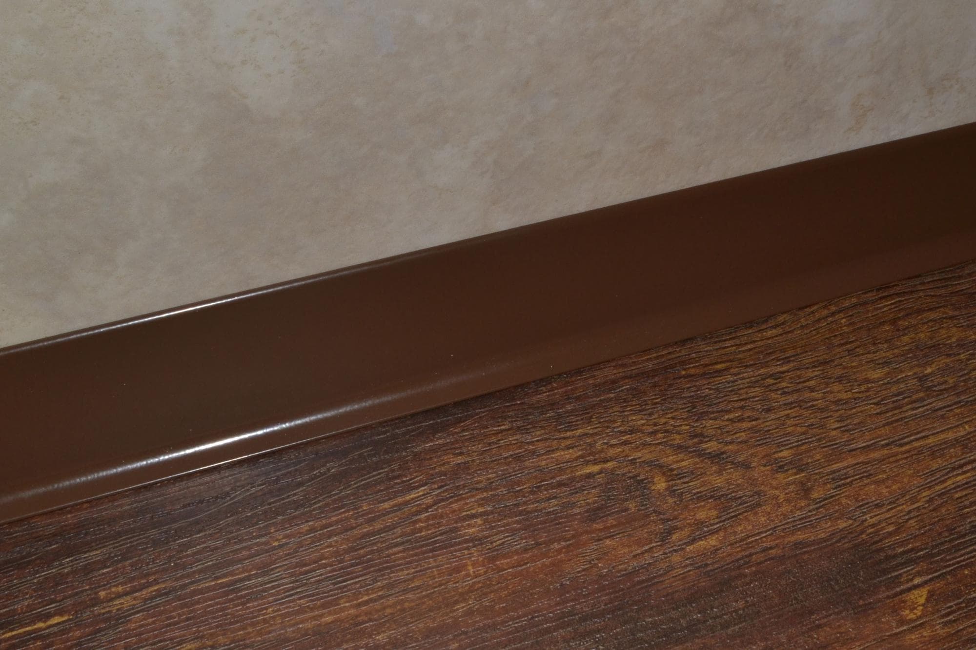 Плинтус алюминиевый L-образный шоколад (2500*11*60 мм) — купить в Иркутске